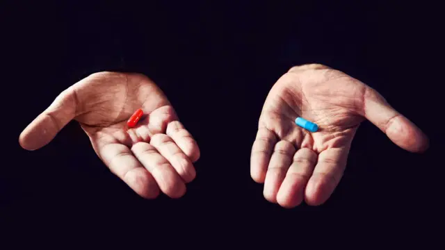 Cápsula azul y cápsula roja