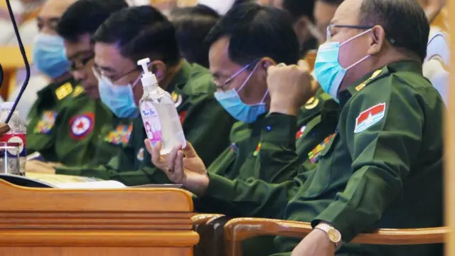 လွှတ်တော် ကိုယ်စားလှယ်