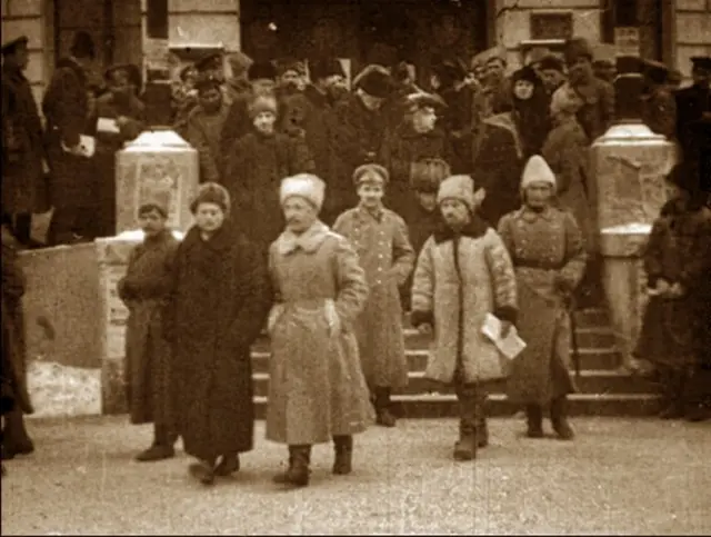 У входа в Педагогический музей всегда было людно. Декабрь 1917 года