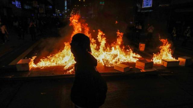 旺角示威现场一个示威者留下的火堆（29/2/2020）