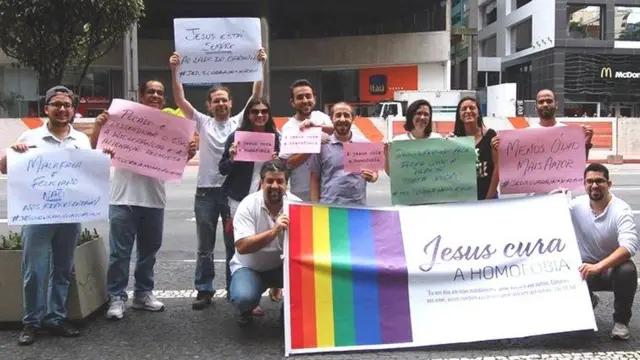 Grupo "Jesus Cura a Homofobia" na Parada Gaycomo jogar maquina caça niquelSão Paulo