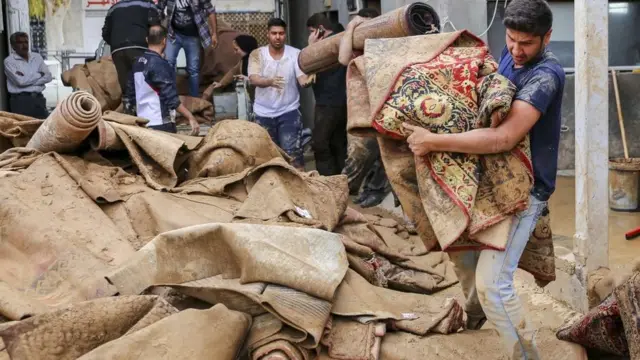 شیراز کې د سیلاب ځپلیو فرشونه د پریمنځلو لپاره یو ځای کېږي