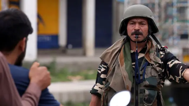 पुलिस के जवान