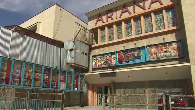 په وروستیو کلونو کې افغان سینماګرانو په شخصي بڼه دوه درې داسې اوچت فلمونه هم جوړ کړي چې په نړیوالو فیستیوالونو کې یې لویې جایزې وګتلې.