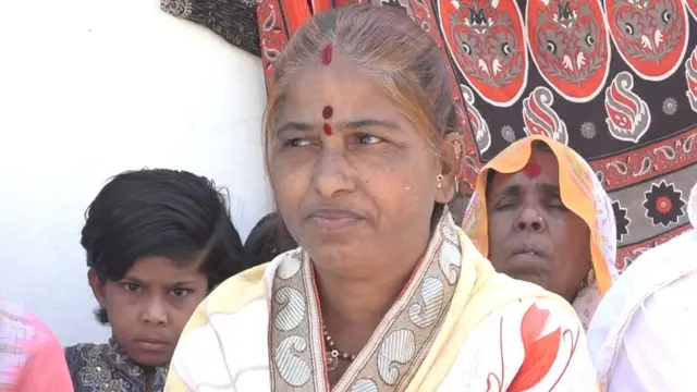 नंदाबाई सालगरे टँकरचं पाणी का नको याविषयी बोलता