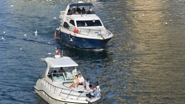 বিদেশি পর্যটকদের জন্য দুবাই একটি জনপ্রিয় গন্তব্য।