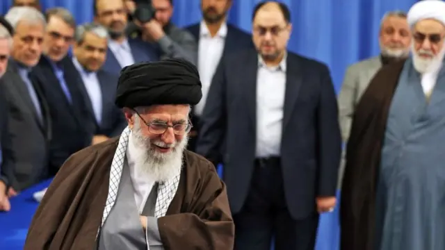 آیت الله خامنه ای و اعضای دفتر رهبری