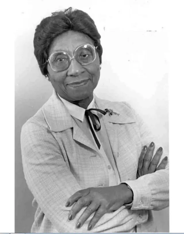 Nakon što je počela da drži predavanja na Medicinskom fakultetu Pensilvanije, Dikensova je otvorila akušersku kliniku namenjenu tinejdžerkama