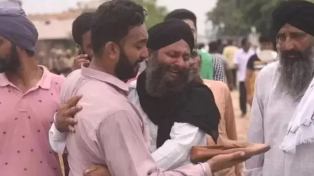 पीडित शेतकरी कुटुंबीय
