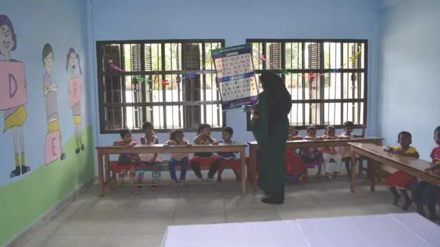 চলছে কারাগারের ডে কেয়ার সেন্টারে লেখাপড়া ।