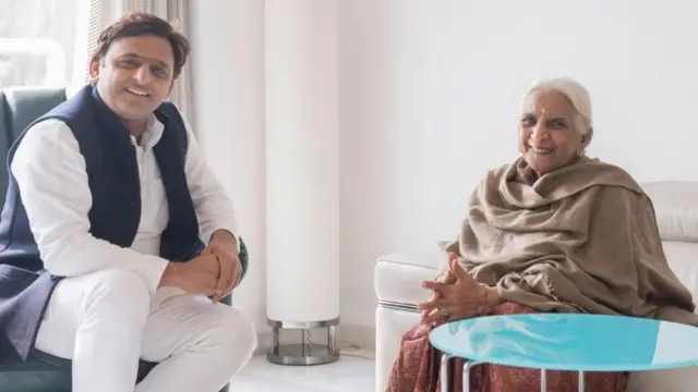 अखिलेश यादव, गिरिजा देवी