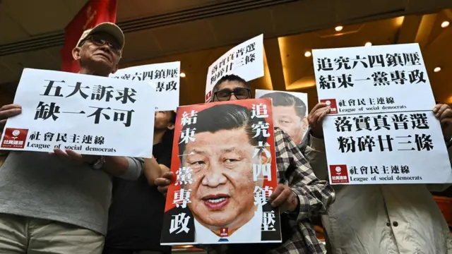 香港民主派政党社民连试图出境香港前往澳门被拒登船。