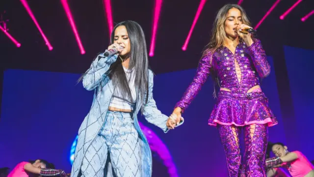 Tini canta con Becky G en un concierto en Madrid