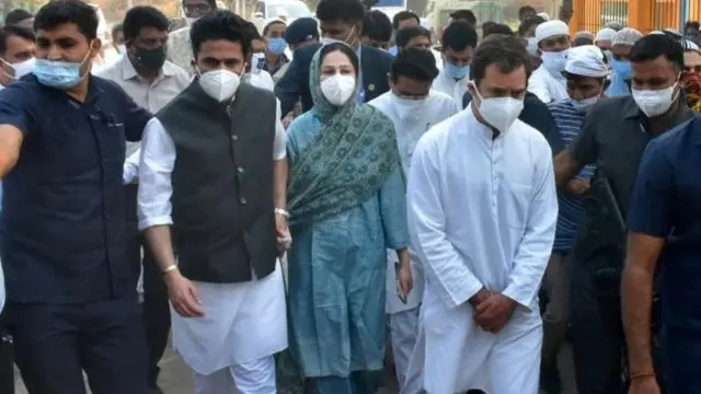 राहुल गांधी, अहमद पटेल के परिजनों के साथ