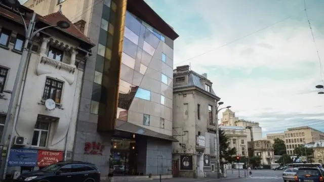 آقای منصوری ده روز در این هتل در بخارست نزدیک سفارت ایران اقامت داشت