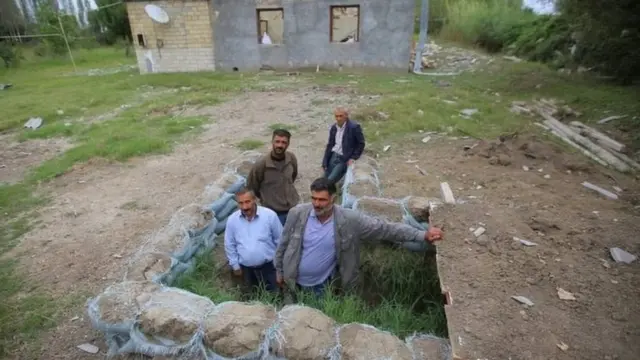 এই যুদ্ধে বেসামরিক লোকজনও প্রাণ হারাচ্ছেন।