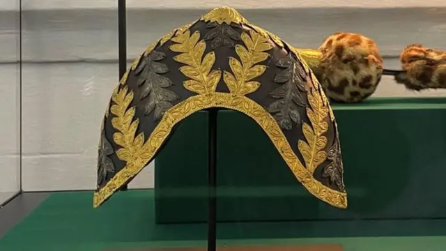 "क्रोनोन्की" म्हणून ओळखले जाणारे सोन्याचे मुकूट. 