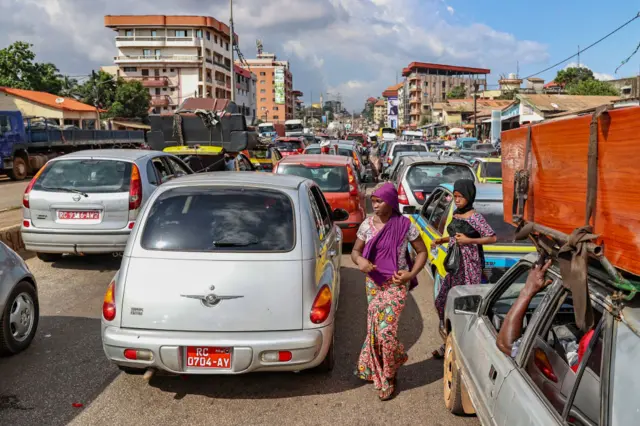 Circulation dense à Conakry.