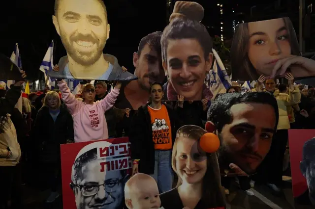 तेल अबिबमा बन्धकहरू रिहाईको माग गर्दै भएको प्रदर्शन 