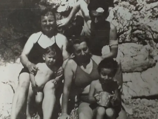 Баба Ана, Ида Сабо, Фило Козимидис и ћерке Ана и Уранија