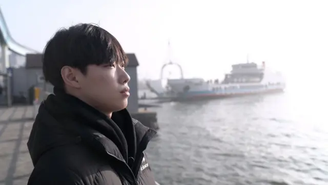 바다를 바라보는 임호균씨