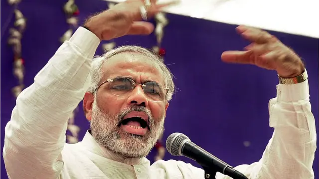 2002માં એક ચૂંટણીસભામાં નરેન્દ્ર મોદી
