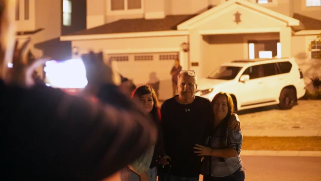 Туристы у дома Алду