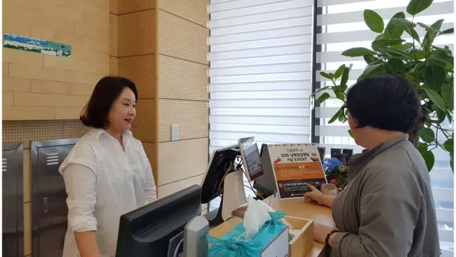 한 음식점에서는 남북정상회담 기념으로 할인이벤트를 진행하고 있다