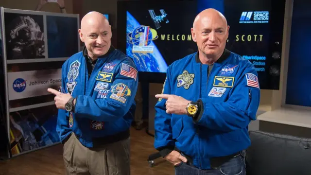 Scott (à esquerda) e Mark Kelly