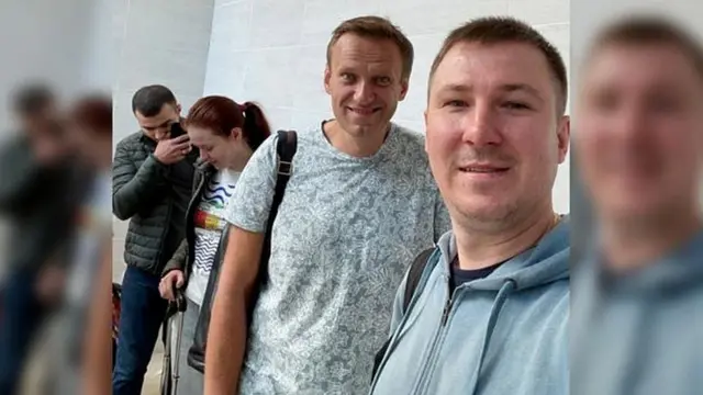 Ilya Ageev with Alexei Navalny before the flight