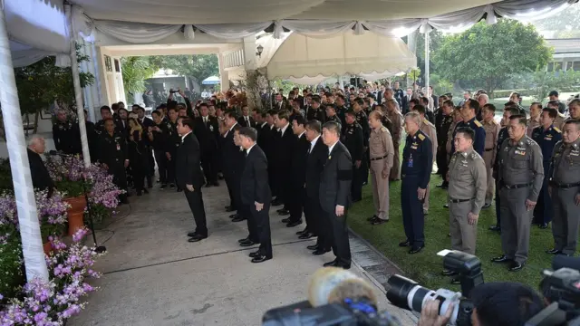 ทหารอวยพรป๋า