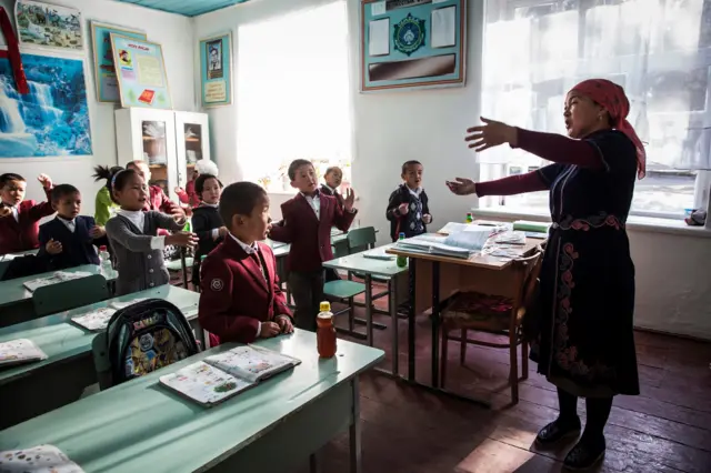 "Орус тил мепктептеринде россиялык мугалимдерге муктаждык бар"