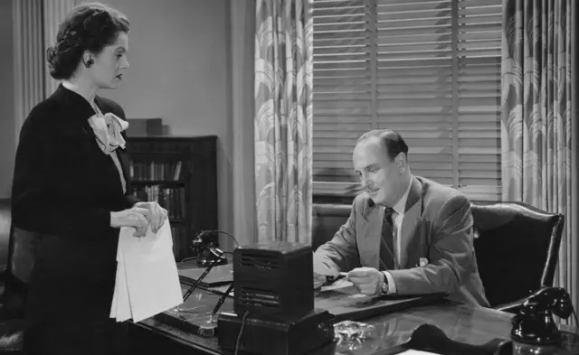 Это модель диктофона 1945 года.