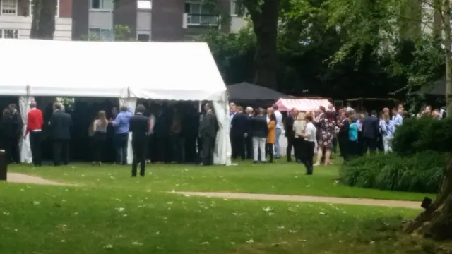 Taman di daerah Marylebone, salah satu daerah kelas atas di London.