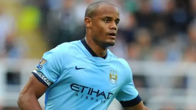 Manchester City iko tayari kumpatia beki wao wa Ubelgiji na nahodha Vincent Kompany, 32, kandarasi mpya .(Evening Standard)