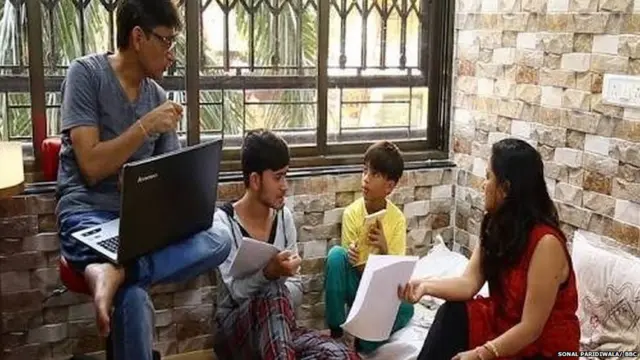 ਸ਼ਾਹੀਨ ਆਪਣੇ ਪਰਿਵਾਰ ਨਾਲ