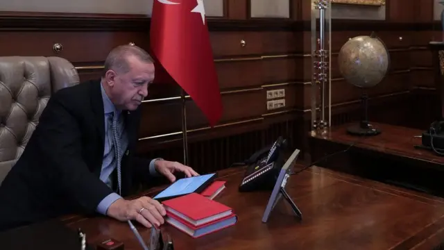 الرسالة حثت الرئيس اردوغان على ألا يكون "أحمق"