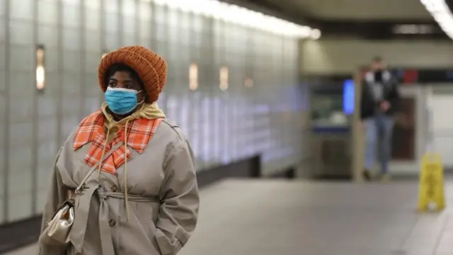 near empty NY subway