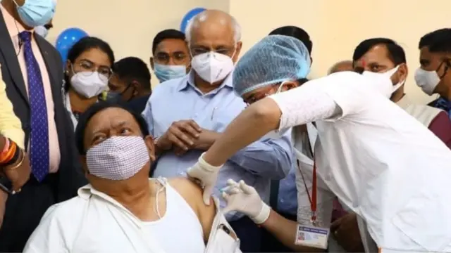 ગુજરાતમાં મુખ્ય મંત્રી ભૂપેન્દ્ર પટેલની હાજરીમાં કોરોના રસીના પ્રિકૉશન ડોઝ આપવાની શરૂઆત કરાઈ.
