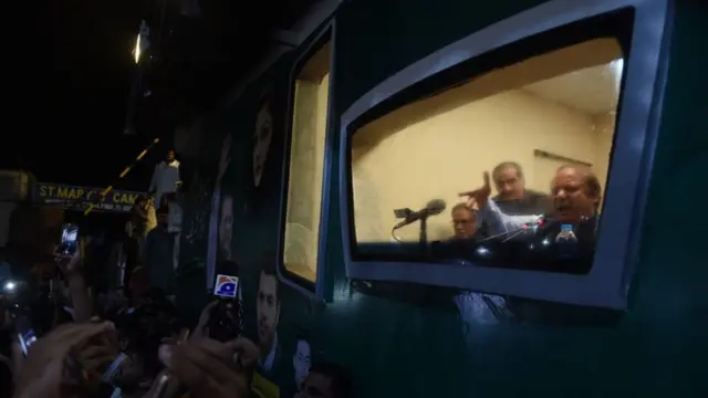 نواز شریف کنٹینر