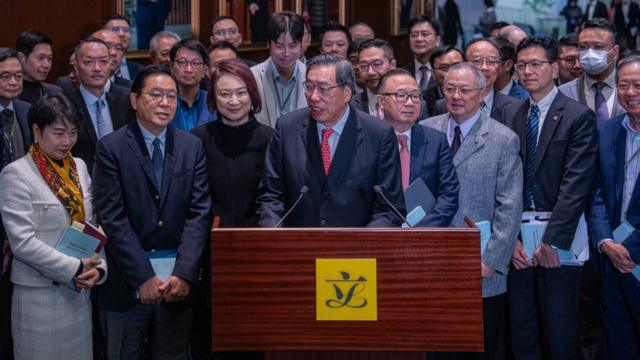 中国香港特区立法会主席梁君彦率领议员会见记者（8/3/2024）