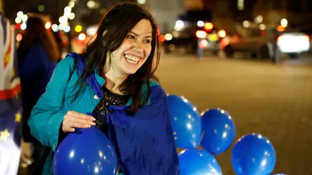 Simpatizante de la permanencia de Reino Unido en la UE celebra