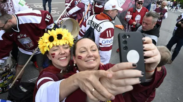 Емізіктердегі порнографиялық қыстырғыштарды онлайн көріңіз Эксклюзивті порно фото үйдегі орыс топтық секс