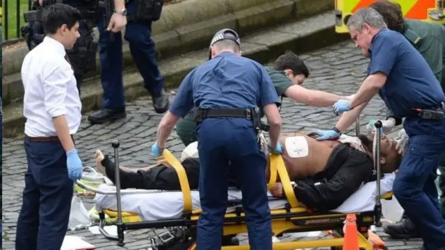 தாக்குதலில் ஈடுபட்ட இடத்தில் மசூத்துக்கு சிகிச்சை