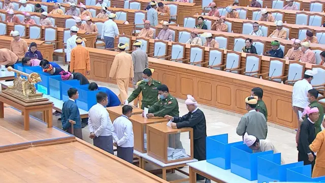 ပြီးခဲ့တဲ့ မတ်လ အတွင်း ပြင်ဆင်ရေးအတွက် မဲခွဲကြစဥ်