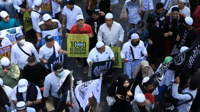 AKsi protes pembakaran bendera