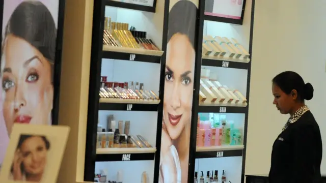 మహిళలు, మాల్స్, రైట్ టు సిట్