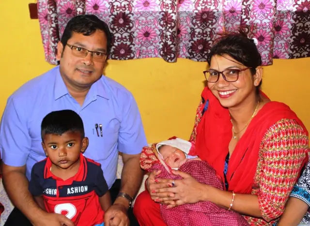 अनाथ बच्चाहरूलाई आमाको न्यानो काख