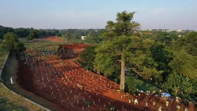 قد يدل عدد وفيات كوفيد-19 على أن التعرض المتعمد للعدوى محفوف بالمخاطر