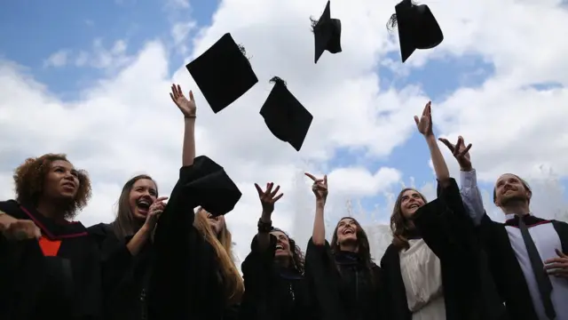 випускники університету в Лондоні